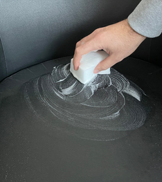 Reinigen eines Sofas mit den CREVIVE Produkten